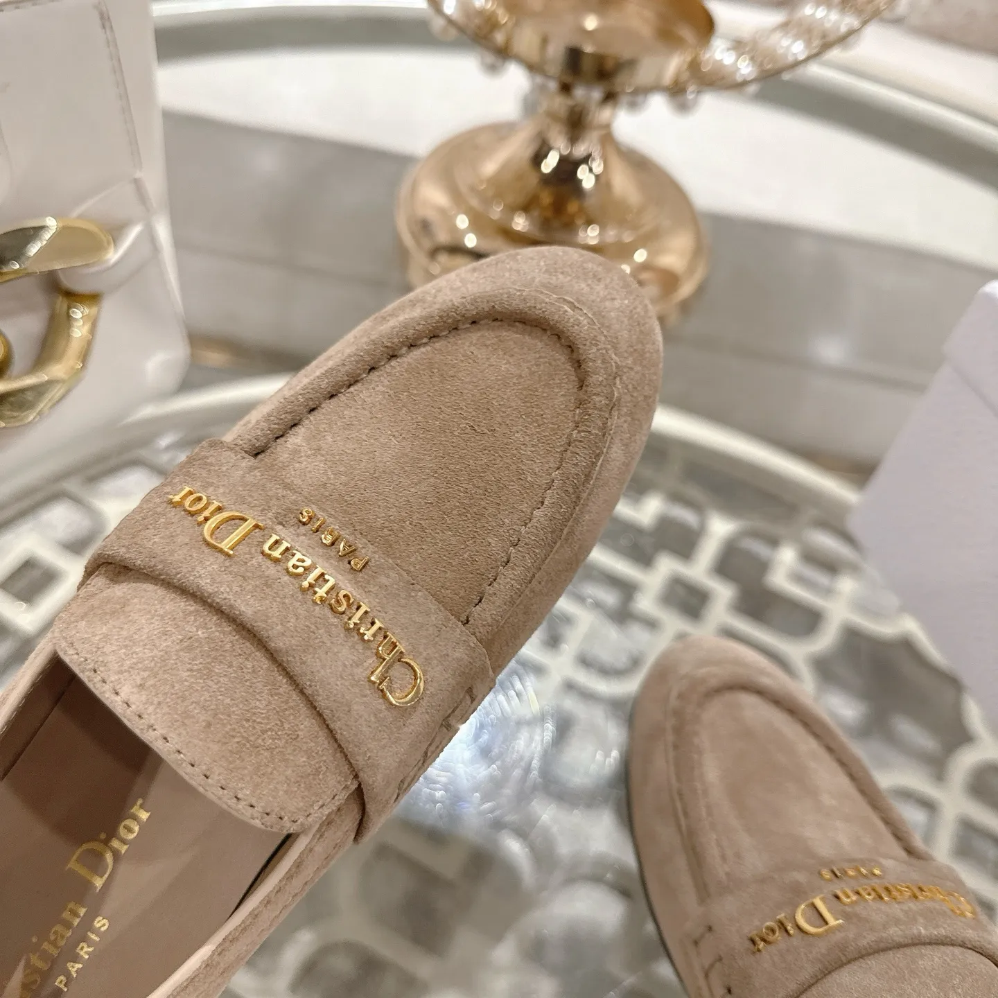 👟👟Ex-factory price 640👟👟 🍸 Dior Dior | 2025 ˢˢD Home 2025 Spring and Summer New Products The latest popular slip-on letter buckle loafers series〰 Original purchase, development and production👍🏻This Dior loafer is carefully made of black glossy cow leather, and the front letter plate is decorated with golden tone Christian Dior Paris logo. Paired with a leather-injected outsole, it adds classic style to any casual look. Upper: original cowhide/cow suede, lining: cowhide, outsole: injection molded leather outsole imported from Italy, heel height: 1cm, size: 35-42 (customized at 40.41.42)
